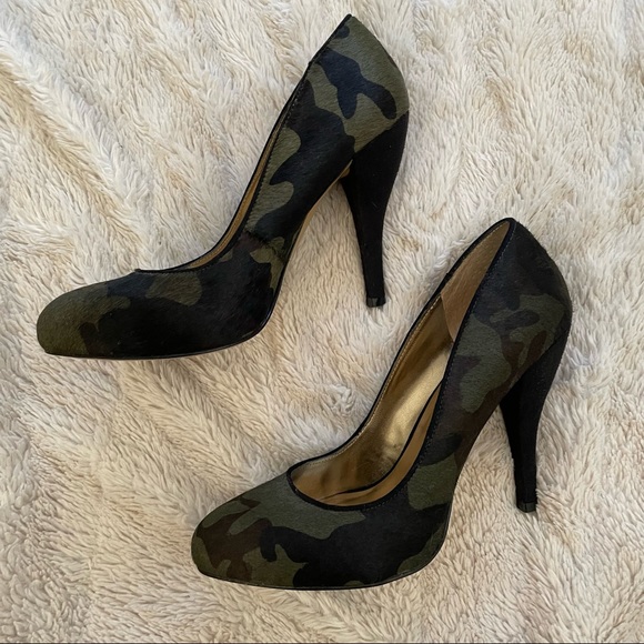 Nine West Camo Heels size 7 - Picture 6 of 6